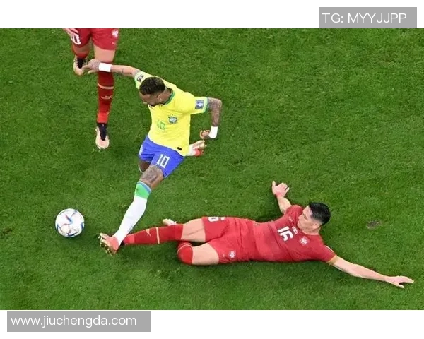 足球明星们的友谊赛场上演另类互动掏鸟趣事引发热议